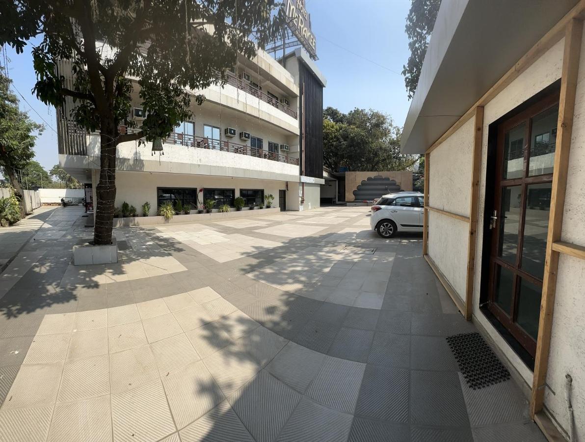 Hotel Merakee - Near Dahisar Mira Road Mumbai Exterior foto