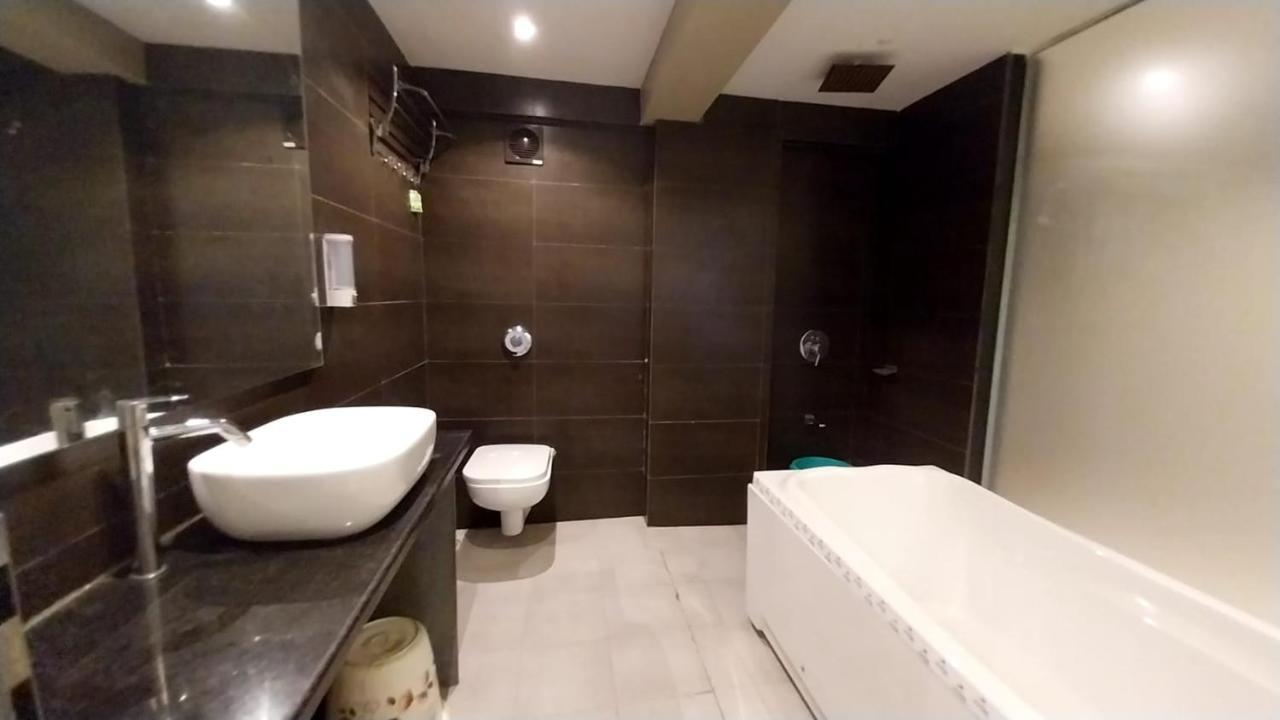 Hotel Merakee - Near Dahisar Mira Road Mumbai Exterior foto