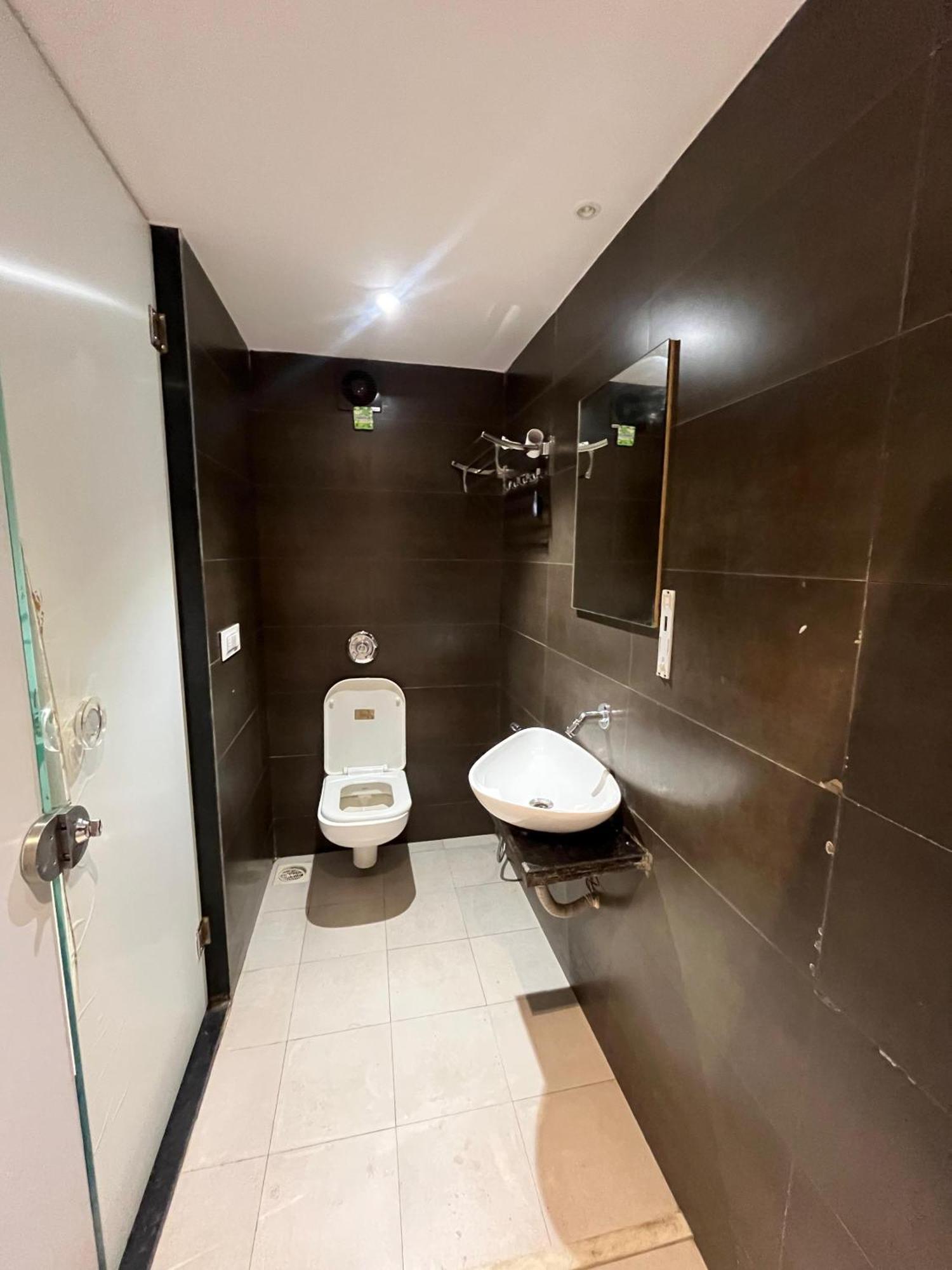Hotel Merakee - Near Dahisar Mira Road Mumbai Exterior foto