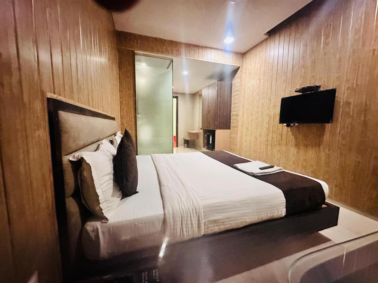 Hotel Merakee - Near Dahisar Mira Road Mumbai Exterior foto