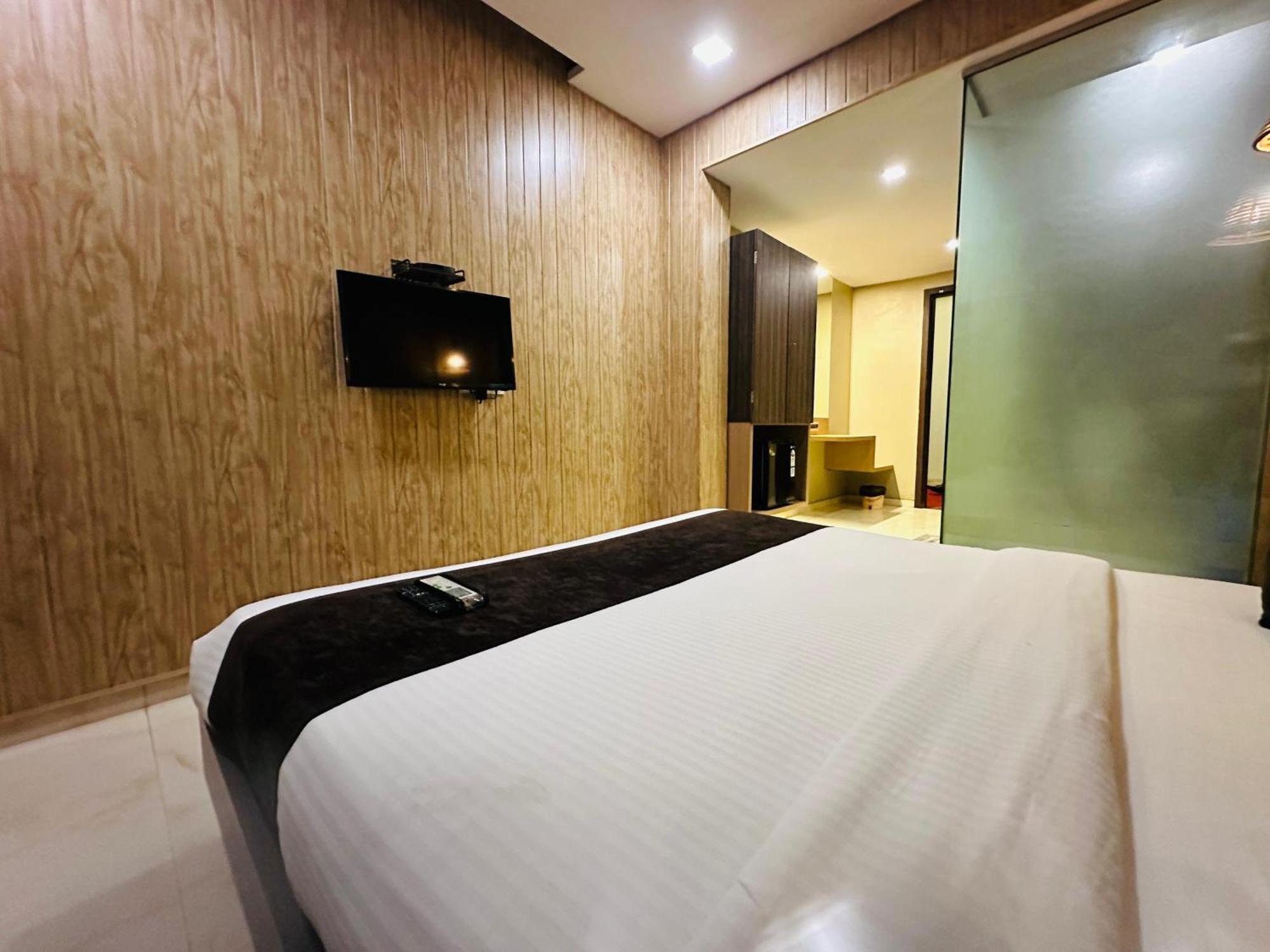 Hotel Merakee - Near Dahisar Mira Road Mumbai Exterior foto